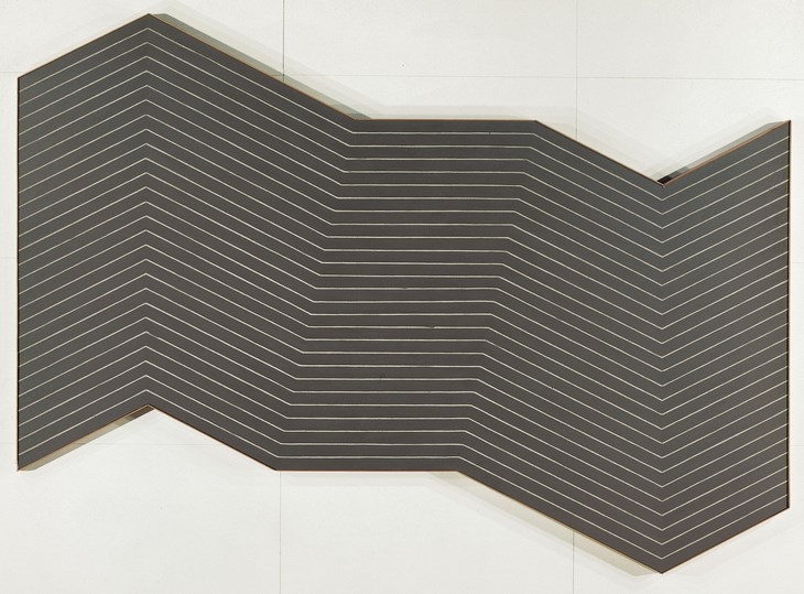 Archisearch - Frank STELLA Mas o Menos, 1964 Poudre métallique dans émulsion acrylique sur toile 300 x 418 cm Achat grâce à la participation de la Scaler Foundation, 1983 Collection Centre Pompidou, musée national d’art moderne MNAM-CCI/Dist. RMN-GP (c) Adagp, Paris 2015